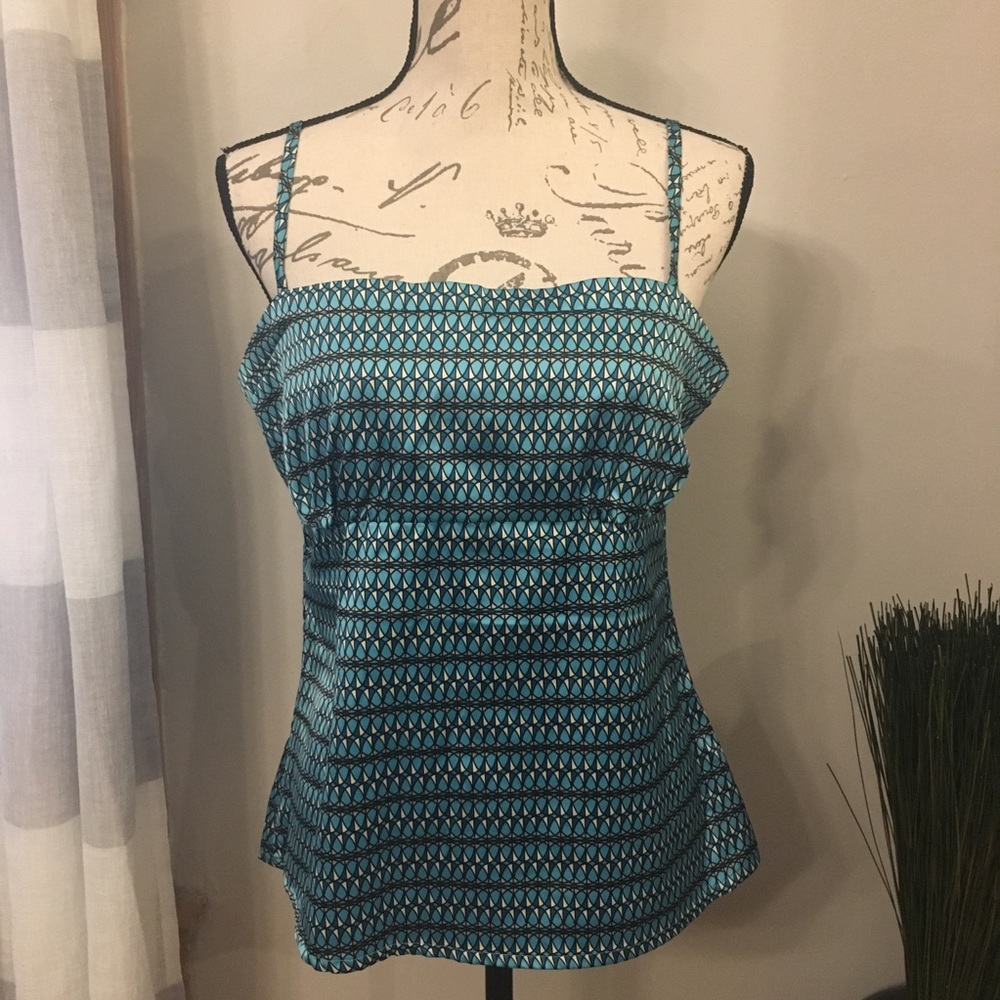 Beautiful silky  Teal Shell tank top NWT Size Large